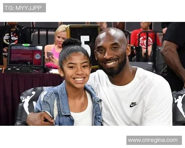 科比与足球巨星亲密互动共话运动精神与职业生涯的精彩瞬间 科比与足球巨星亲密互动共话运动精神与职业生涯的精彩瞬间