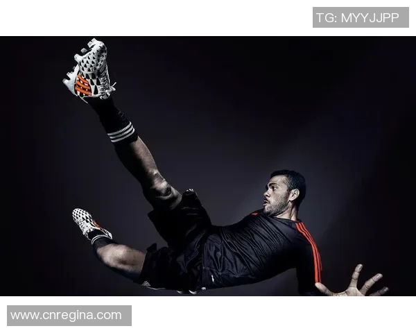 足球场上的独特风采哪位明星球员选择了眼镜作为时尚标志 足球场上的独特风采哪位明星球员选择了眼镜作为时尚标志